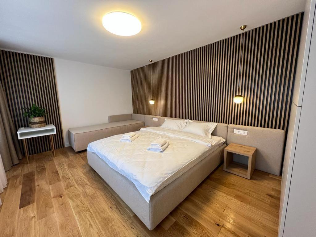 Square View Apartment Cluj-Napoca Exterior photo