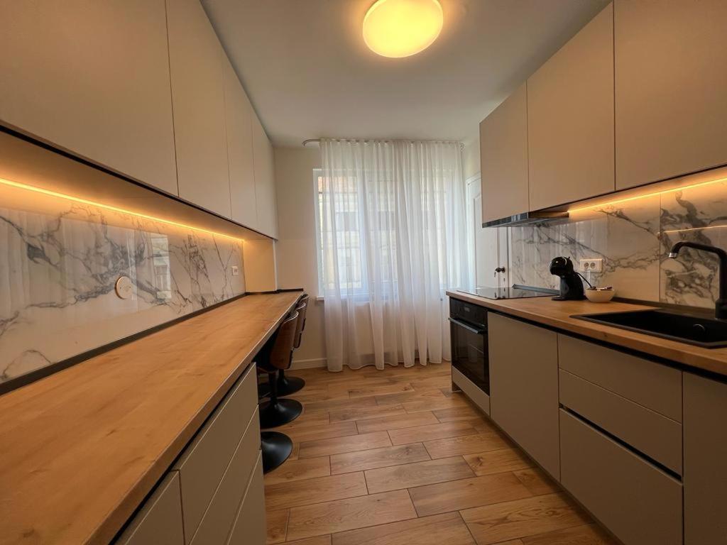 Square View Apartment Cluj-Napoca Exterior photo